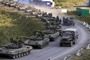 Колонна российской военной техники движется к украинской границе