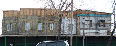 Здание административного суда по улице Комсомольской г.Кызыла, 23 марта 2016 года